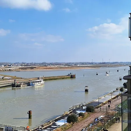 Den Oever Voor 8 Personen Met Zeezicht Apartment *